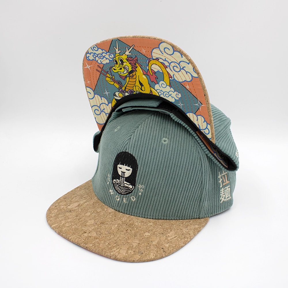 Gorra strapback con Velcro | ADOLESCENTE | Ventanas y otras tendencias de Gorras originales al por mayor para tu tienda en Faire.